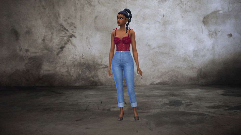 Un sim con jeans azules de talle alto y un body corsé rojo con el cabello recogido en una trenza. Este sim está parado en un callejón oscuro con una pared sucia y un suelo grunge.