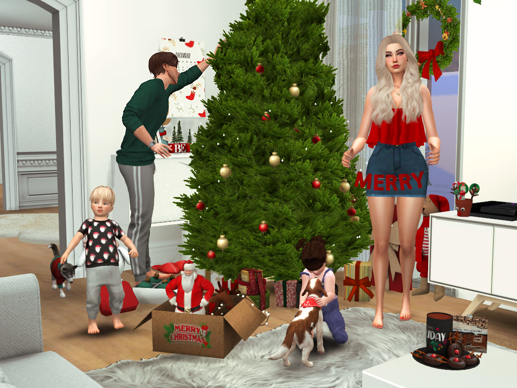 Una opción para Sims 4 Christmas pose packs donde tus sims están haciendo diferentes cosas alrededor del árbol de Navidad. Un sim sostiene un letrero que dice feliz, un niño pequeño está jugando con un perro, otro está caminando y el último sim está decorando el árbol.