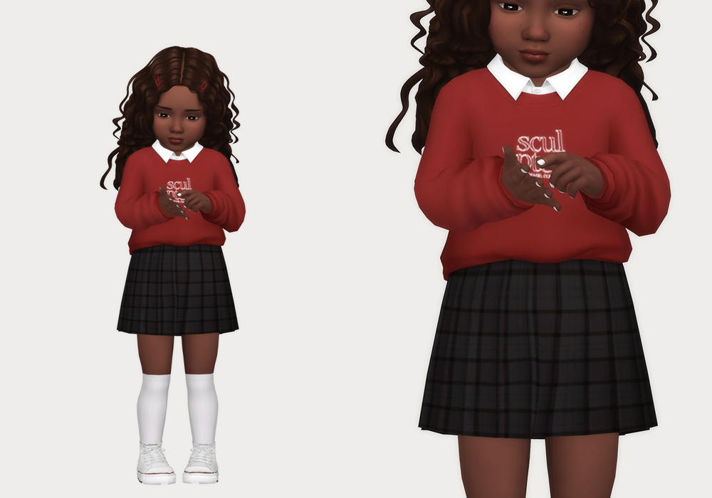 Un sim que es un niño pequeño vistiendo un conjunto de cc muy lindo para Los Sims 4 con un suéter sobre un cuello con una falda negra a cuadros
