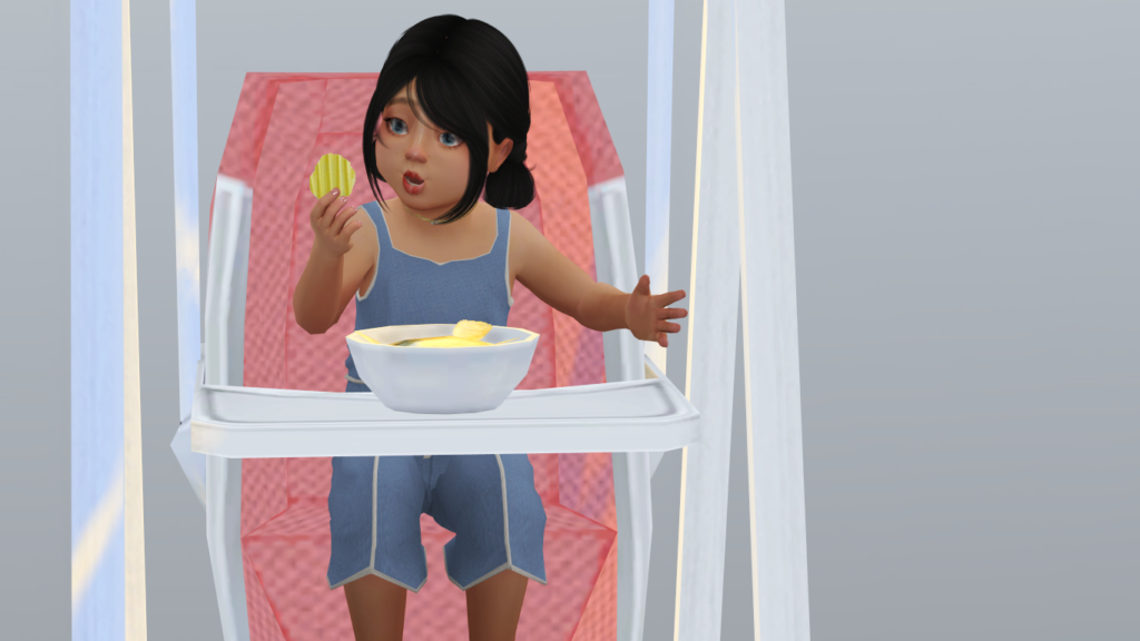 bebé comiendo papas fritas en un columpio