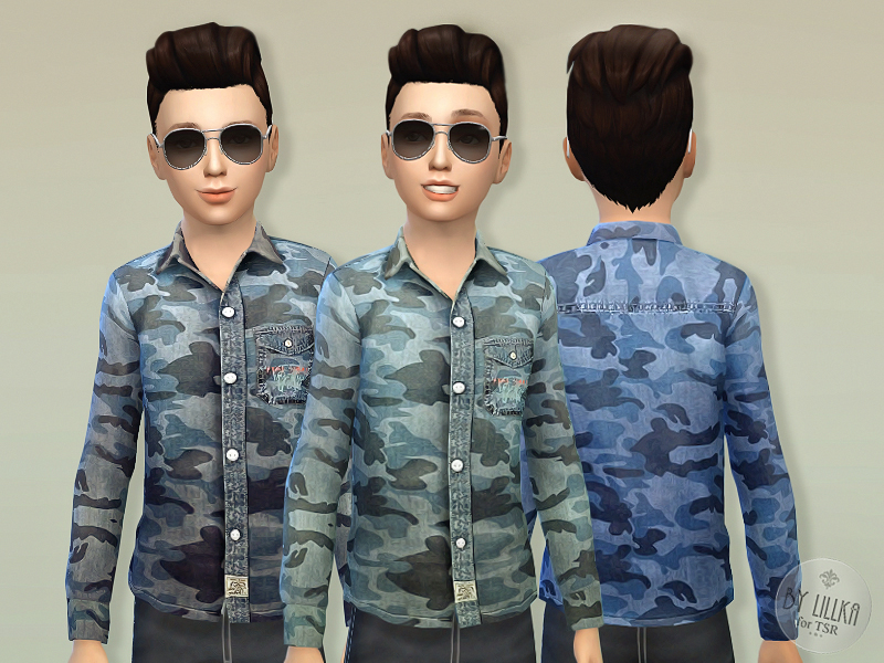 El mismo sim masculino de Los Sims 4 tres veces. Este niño tiene cabello castaño y usa gafas de sol estilo aviador. En cuanto a su ropa, lleva una camisa de cc con estampado de camuflaje.
