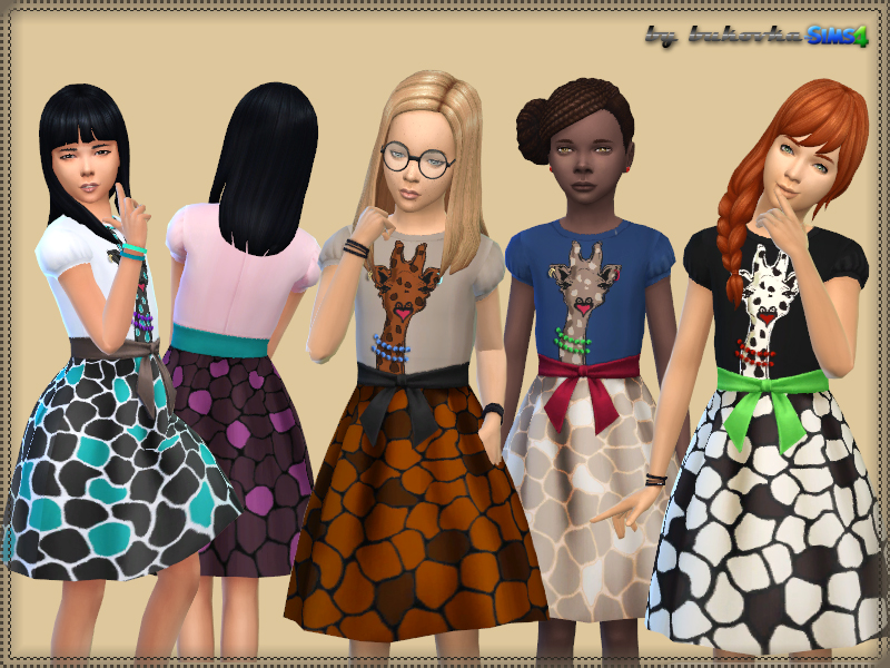 Cinco sims vistiendo varias muestras de un vestido que tiene una parte inferior de piel de jirafa con una cinta en la cintura y una jirafa en la parte superior. ¡Una excelente opción de vestidos para Sims 4 para niños!