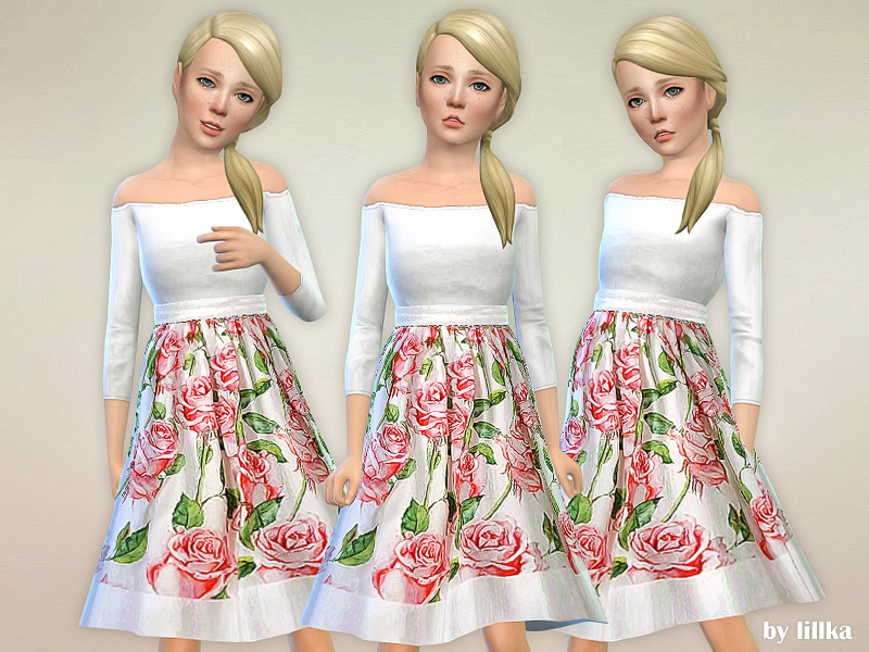 La misma sim tres veces usando un vestido sin tirantes de manga larga con un escote recto y una falda floral.