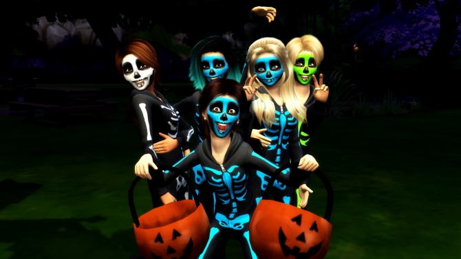 Un grupo de niños disfrazados de esqueletos de Halloween sosteniendo cestas de calabaza y haciendo poses