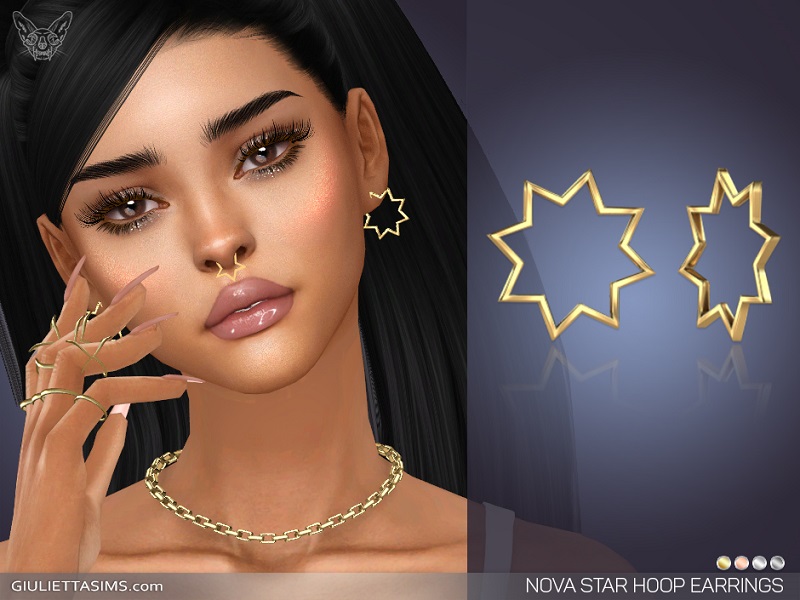 Un sim con cabello negro que lleva un montón de joyas.