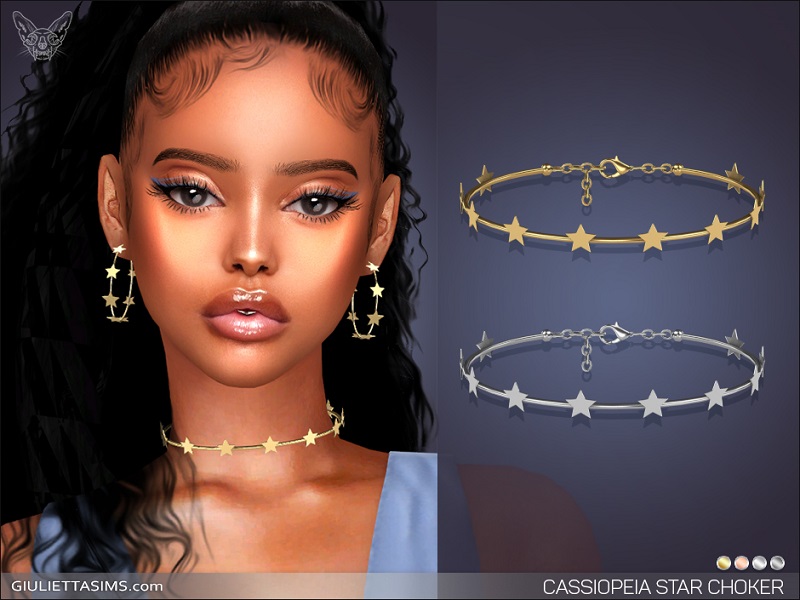 Un sim con ojos marrones oscuros y cabello negro rizado con sombra de ojos azul. Llevan un collar que es una pieza metálica recta con estrellas.