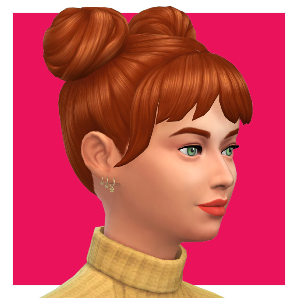 Una sim con cabello rojo y ojos verdes lleva un suéter amarillo con tres aros pequeños con mariposas colgantes.