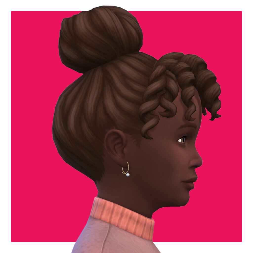Un sim mirando hacia la derecha y usando un suéter rosa. Llevan un pendiente de aro que no es un círculo perfecto con una pequeña perla en la parte inferior.