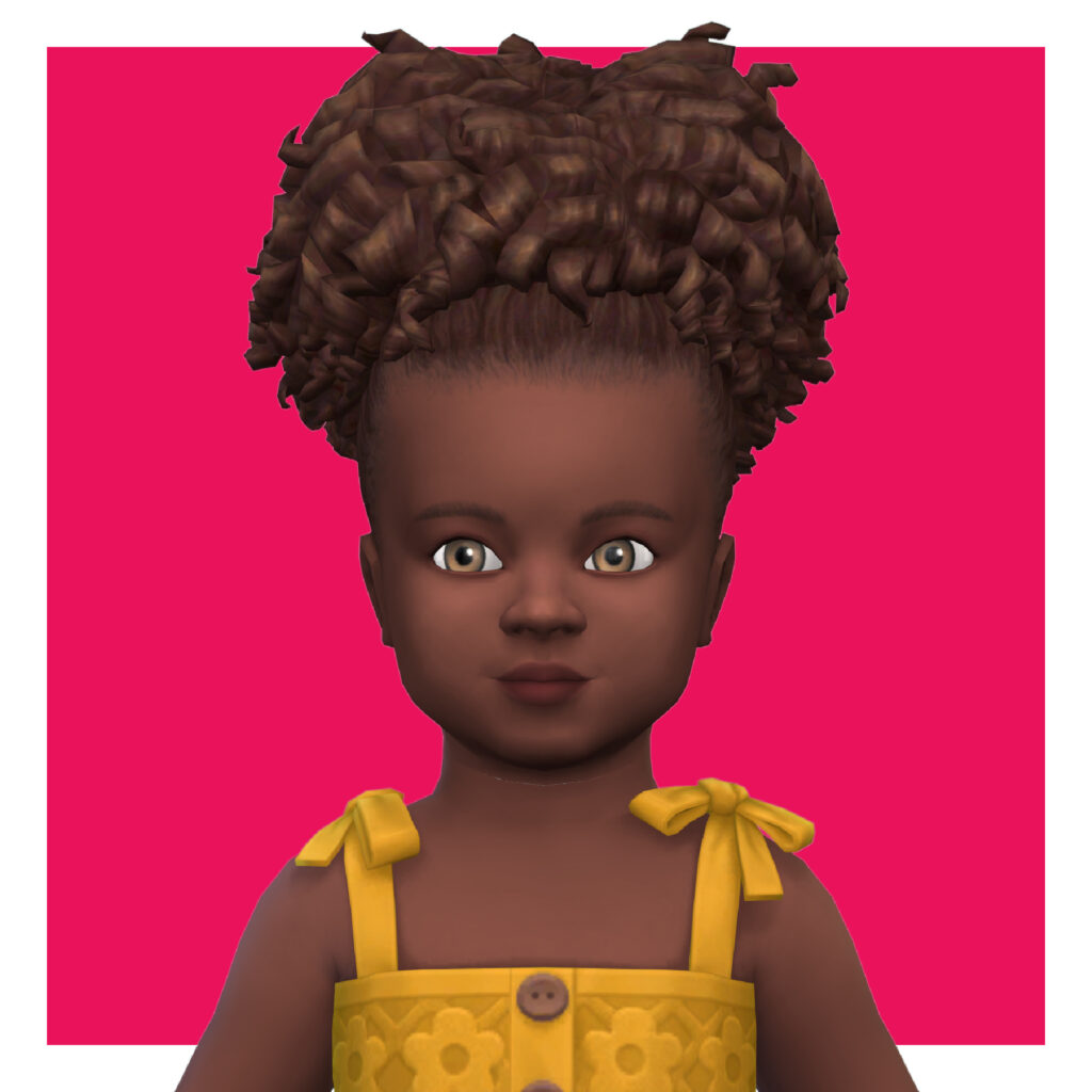 Un niño pequeño en Los Sims 4 en un fondo rosa. Este niño lleva puesto un top amarillo con lazos en la parte superior de los hombros. Tiene un cabello personalizado donde sus rizos naturales están recogidos en un gran moño en la parte superior de su cabeza. 
