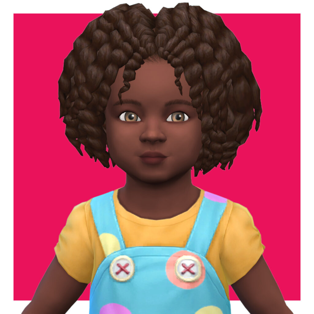 Un niño pequeño en Los Sims 4 sobre un fondo rosa. Este niño pequeño lleva una camiseta amarilla con un vestido de lunares azules encima, su cabello tiene una raya en el centro y es naturalmente rizado.