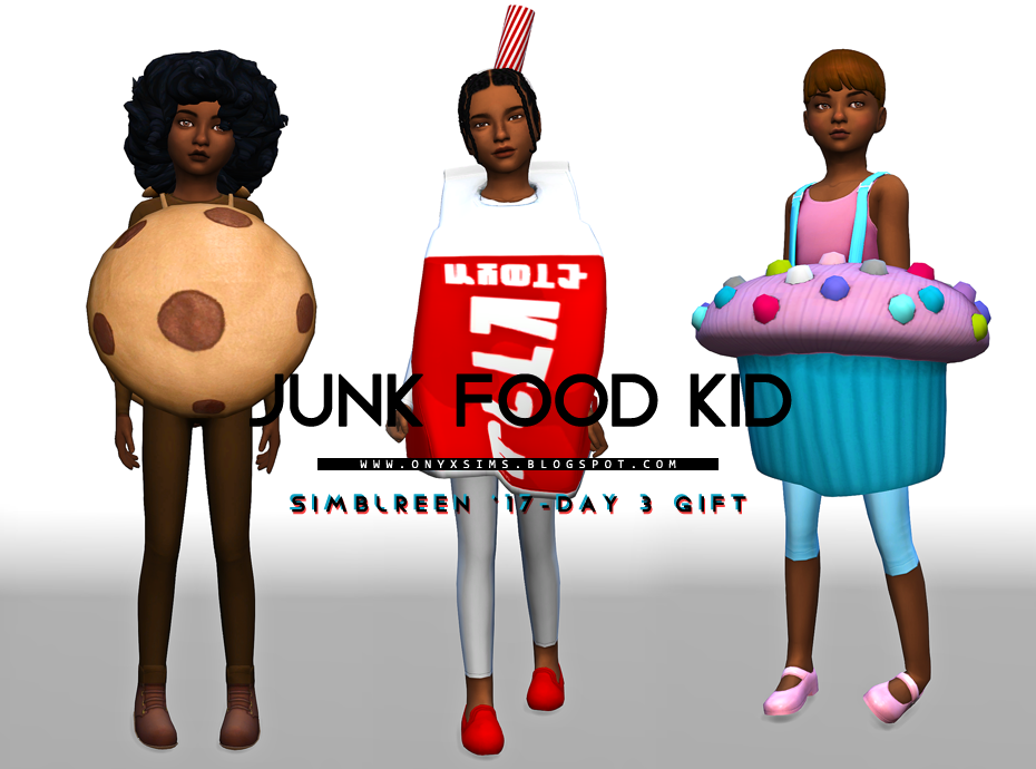Tres niños Sims que llevan puestos disfraces, uno viste de galleta, otro de leche y el otro de cupcake