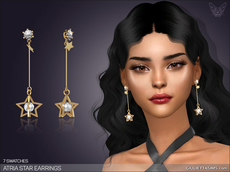 Una sim con cabello negro ondulado, ojos marrones y una camisa negra. Lleva puestos unos aretes colgantes con estrellas y diamantes.