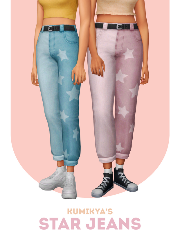 Dos sims desde el torso hacia abajo que llevan camisetas cortas con vaqueros de talle alto con una pierna con estrellas. 
