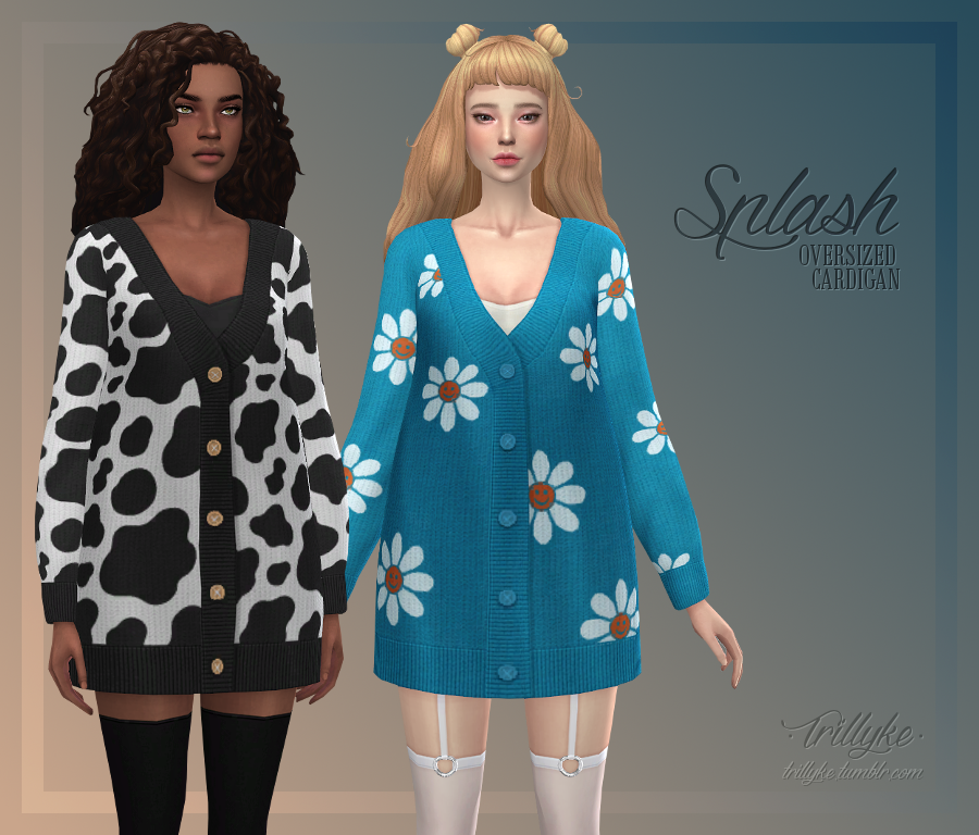 Dos sims de pie en diferentes poses simples, llevan cárdigans largos y holgados, prácticamente un vestido, con estampados de vaca y flores sonrientes.