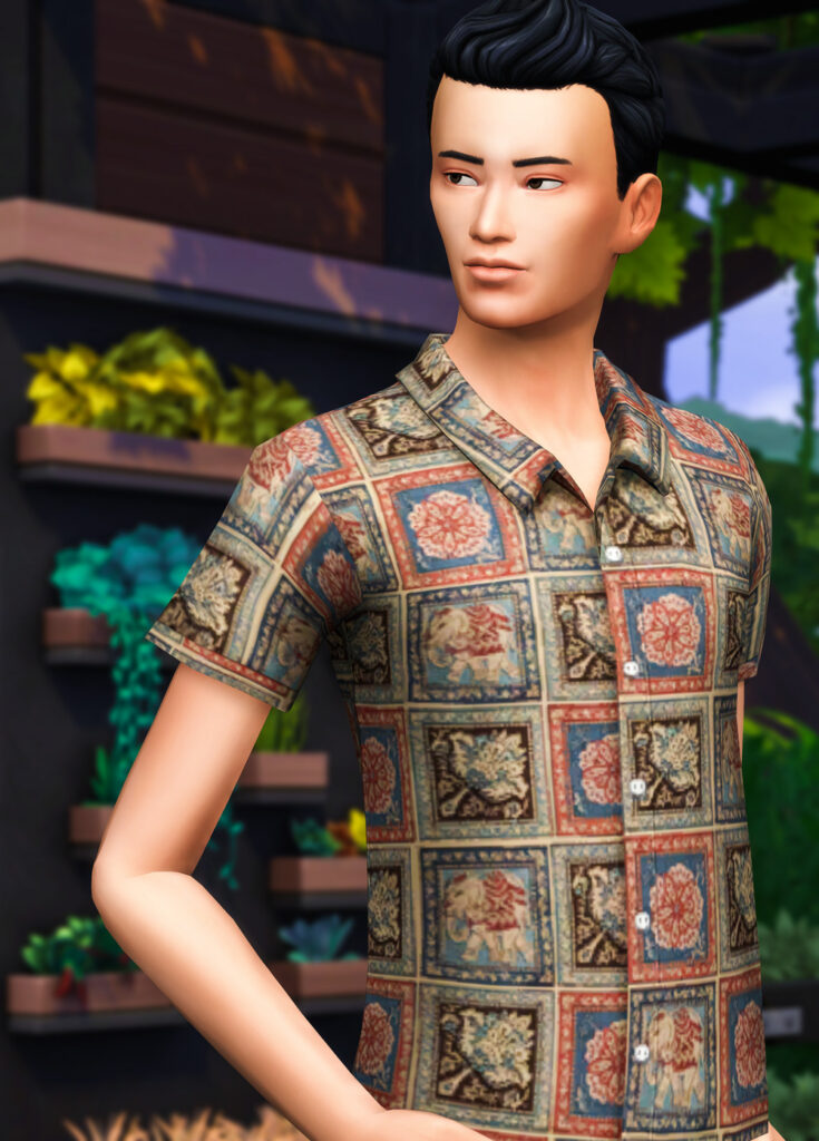 Un sim parado frente a un montón de plantas con las plantas desenfocadas. Este sim tiene el pelo negro y lleva una camisa abotonada, la camisa tiene un estampado de cuadros.