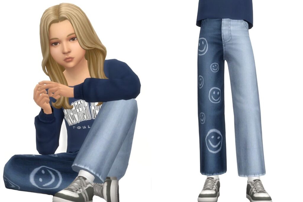 Una sim con cabello rubio y un suéter usando jeans con una pierna cubierta de caritas sonrientes.