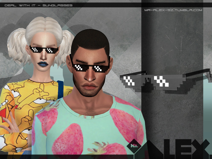 Dos sims. Hay una sim rubia que lleva un suéter de Lisa Simpson y una sim de cabello castaño que lleva un suéter de fresa. Ambos sims están usando un par de gafas de sol de sims 4 cc que están pixeladas.