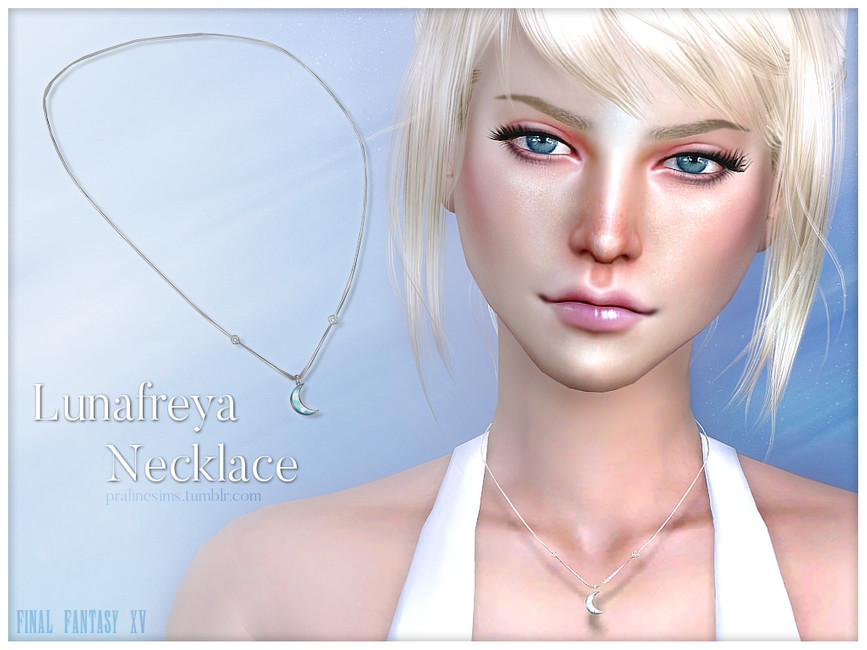 Una sim rubia con ojos azules y una camiseta blanca. Lleva un sencillo collar de cadena que termina en una luna.