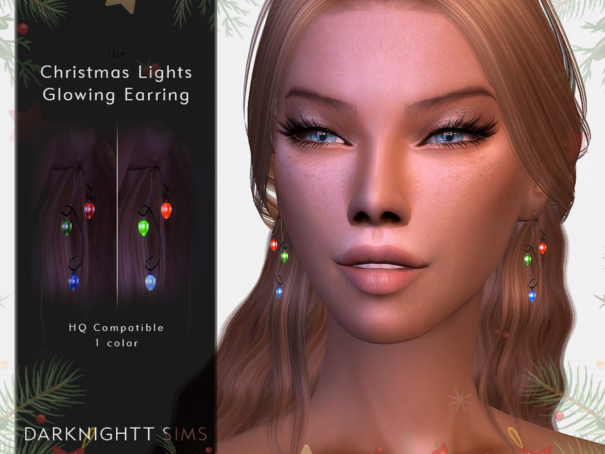 Un sim con cabello rubio rojizo y ojos azules con pestañas postizas, lleva puesto un par de pendientes que parecen luces navideñas colgantes