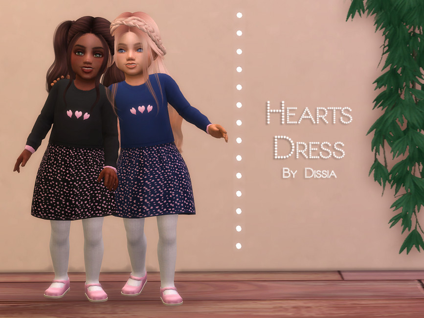 dos niños pequeños de Los Sims que se abrazan y llevan puestos vestidos de corazones a juego.